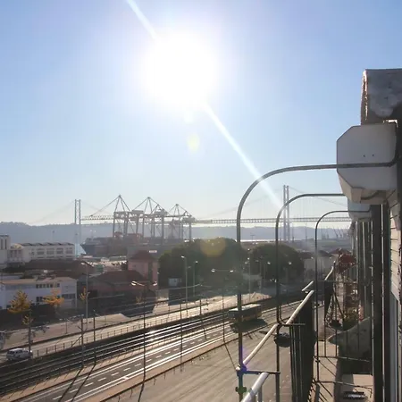 Tejo90 - Penthouse By The River Appartement *